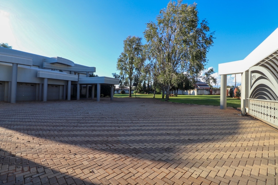 4 Bedroom Property for Sale in Wilkoppies North West